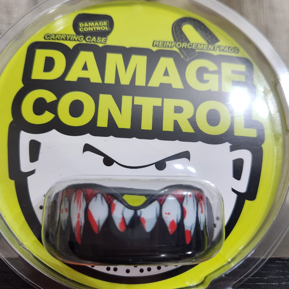 Protector Bucal Damage Control - Bleeding Fangs