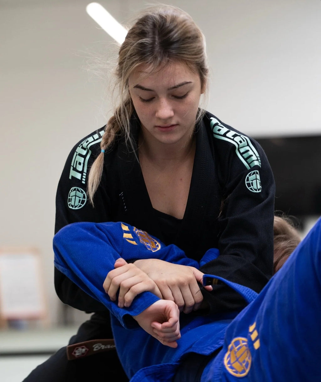 Gi de Mujer Para Jiu Jitsu Tatami Elements Superlite Negro y Menta