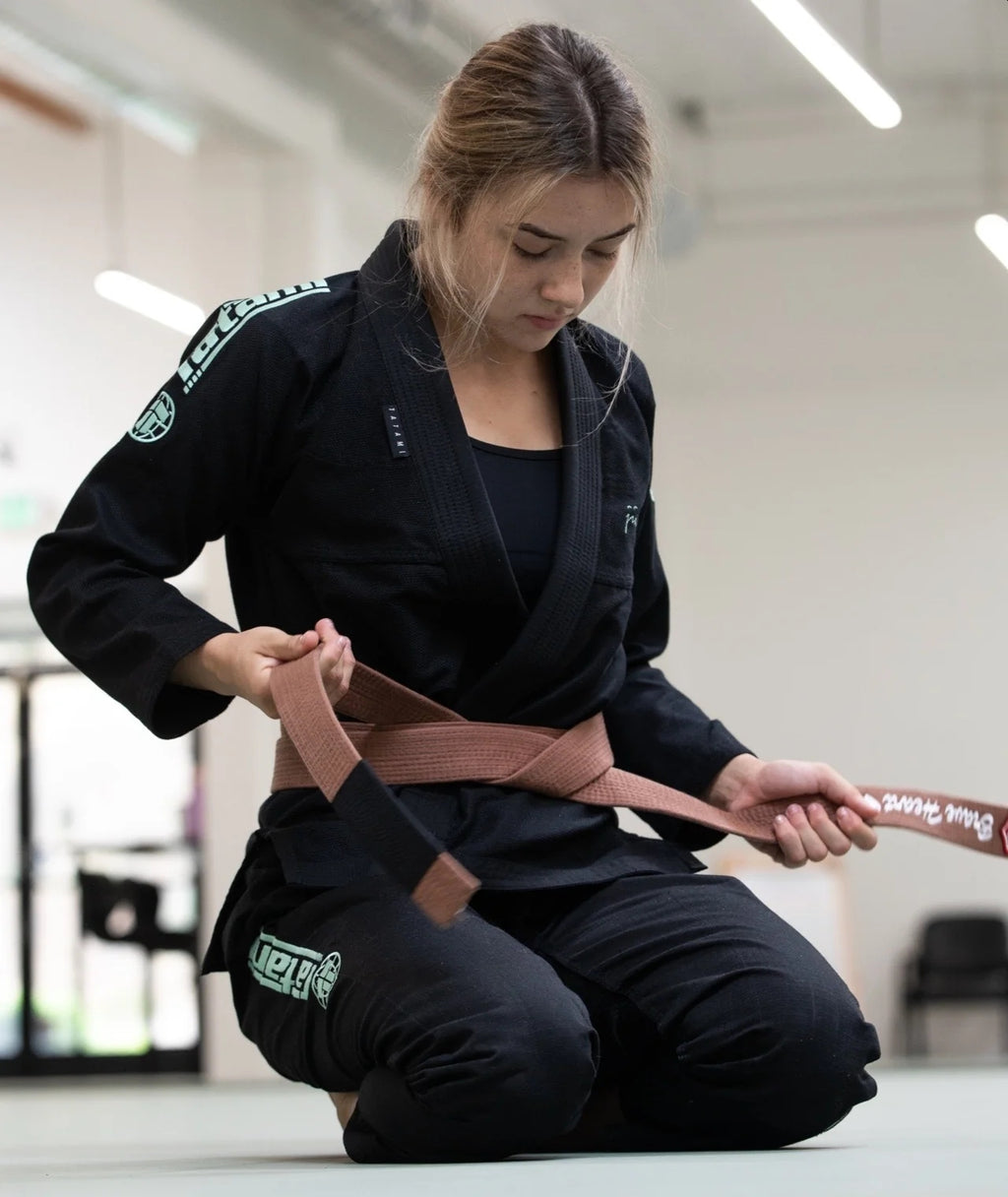Gi de Mujer Para Jiu Jitsu Tatami Elements Superlite Negro y Menta