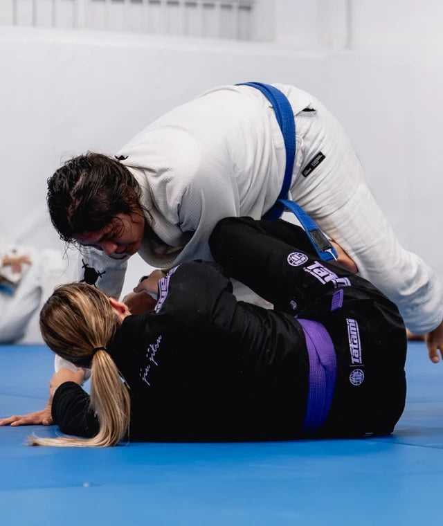 Gi de Mujer Para Jiu Jitsu Tatami Elements Superlite Negro y Morado