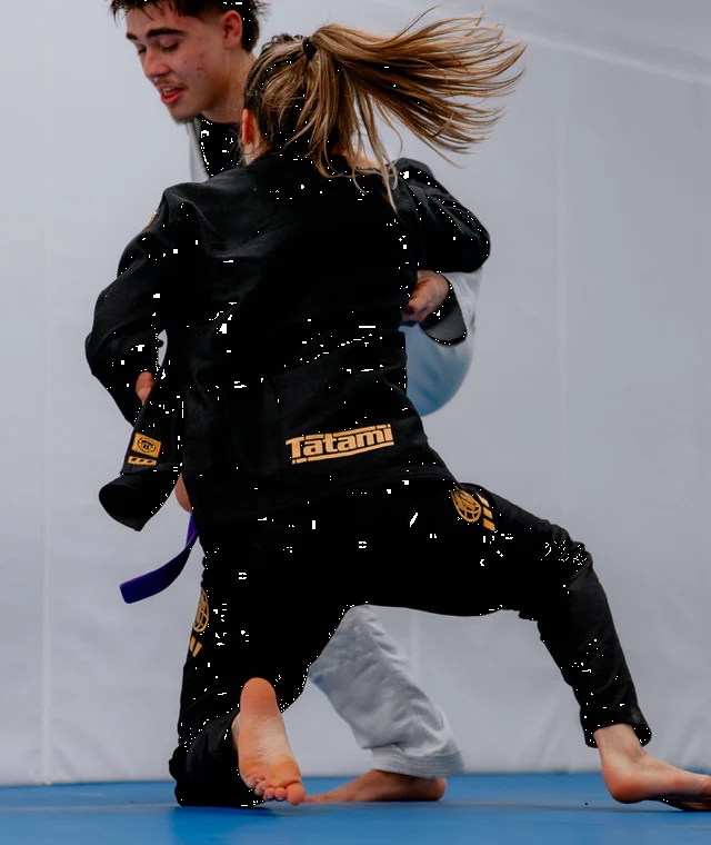 Gi de Mujer Para Jiu Jitsu Tatami Pro Series Black & Champion Gold